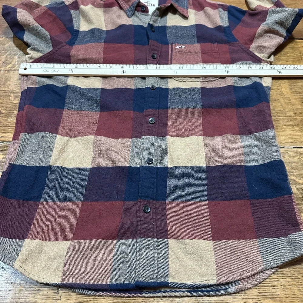 Hollister sz medium Men's Casual Plaid Shirt - Burgundy, Navy, and Tan (F) - Picture 4 of 7